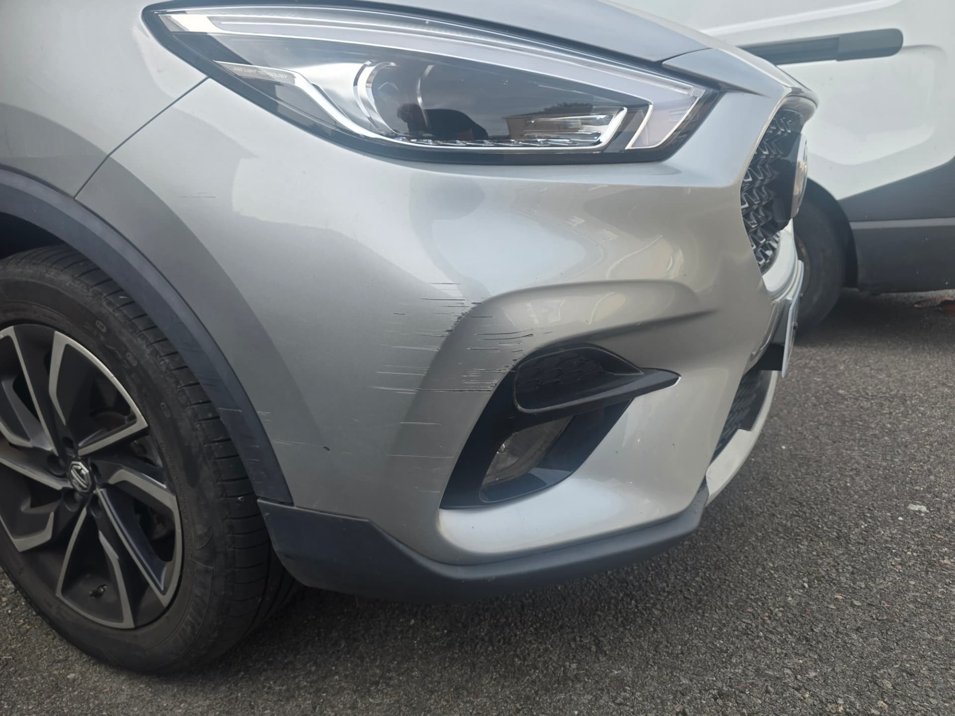 MG ZS (silver), Scratch repair, South Wales — before the SMART repair