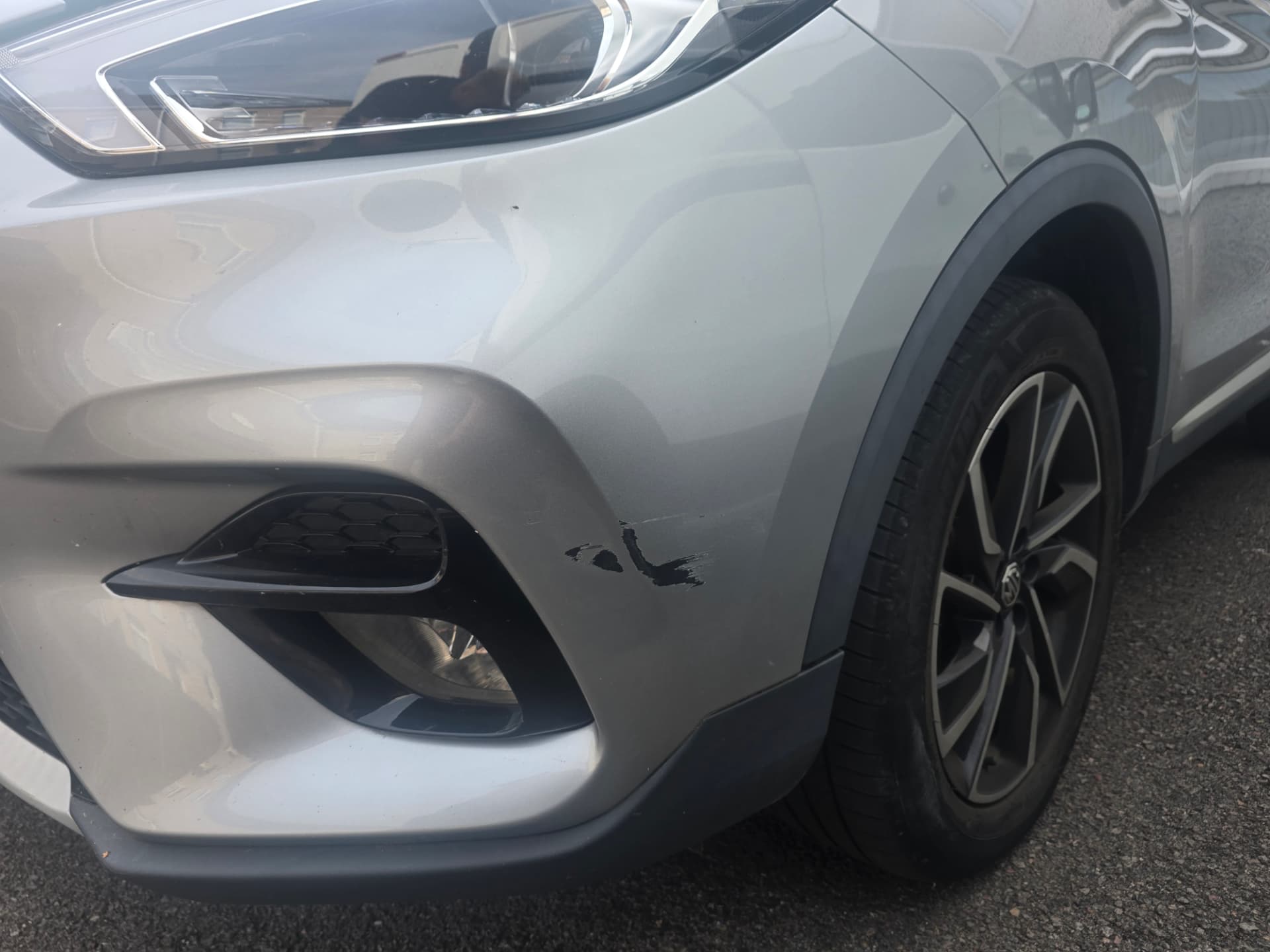 MG ZS (silver), Front bumper repair, South Wales — before the SMART repair